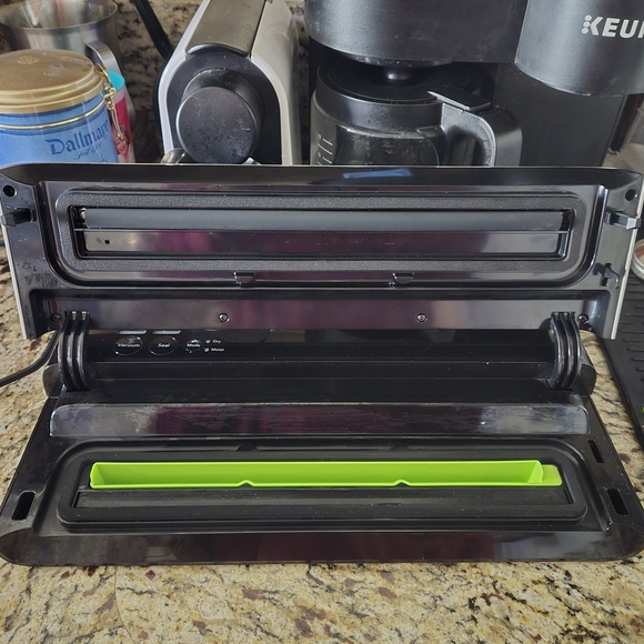 FoodSaver PowerVac Compact Vacuum Sealing Machine VS0150 - Picture 5 of 7